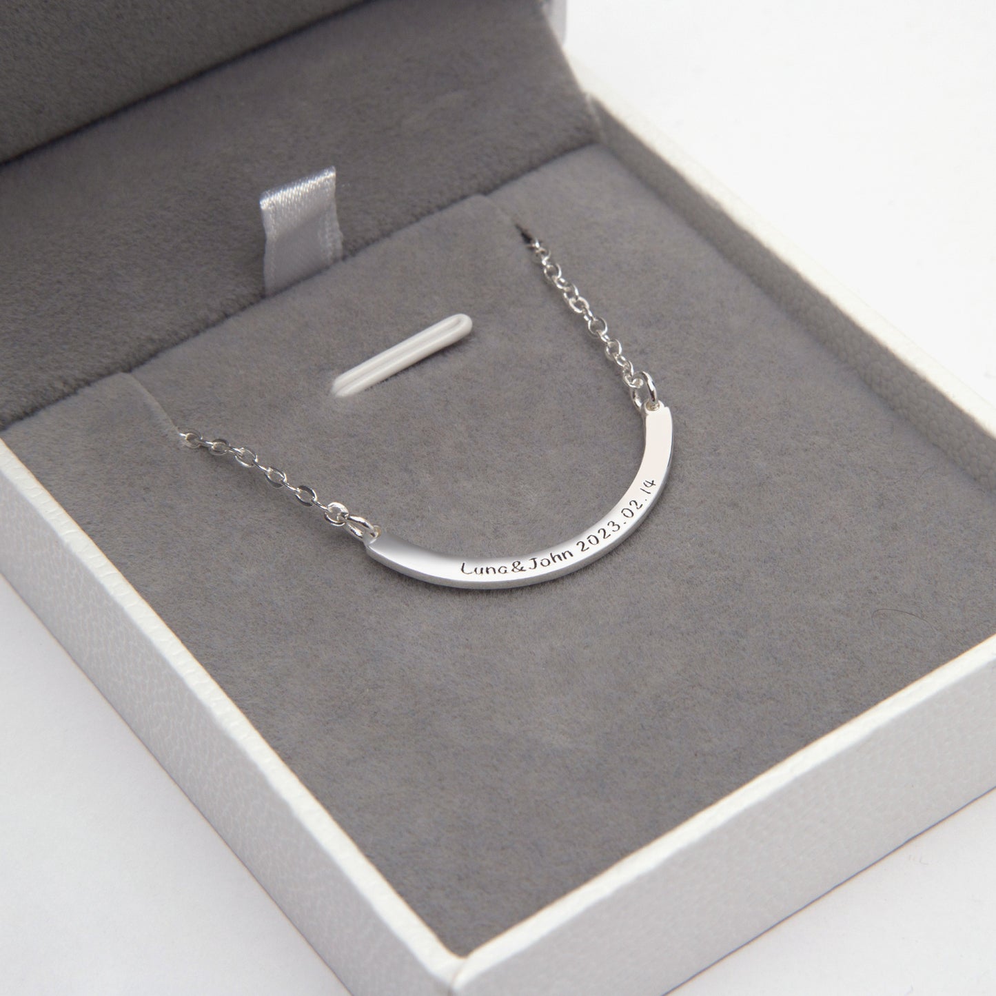 Curved Bar Necklace